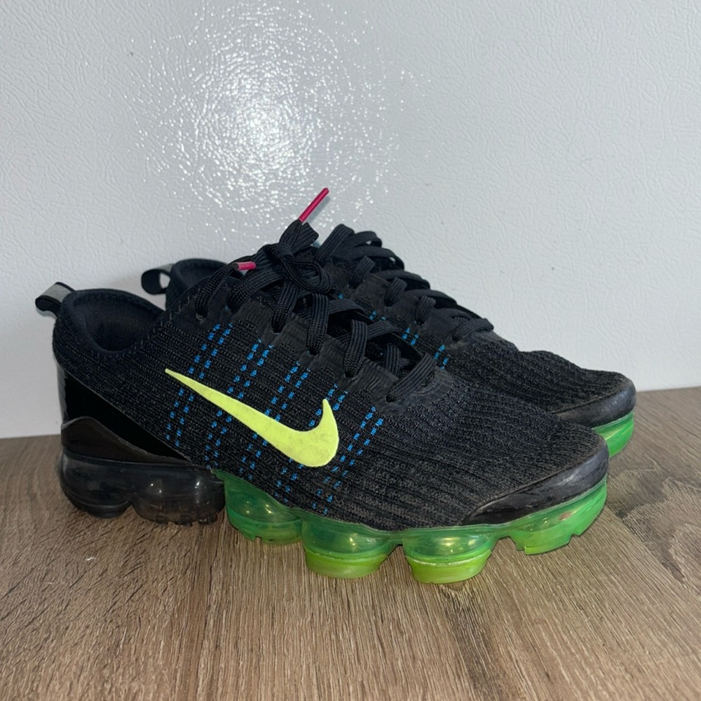 Air max youth size 6.5 but same size as womens 8